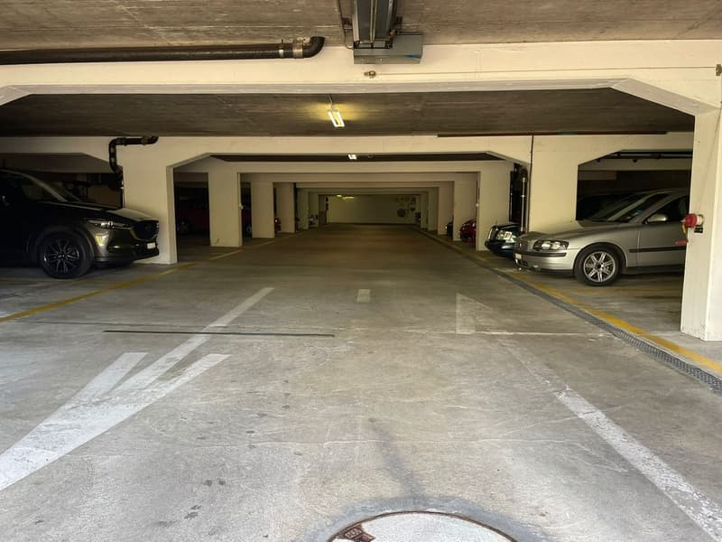 Disponibile ora - Posto auto in garage sotterraneo a Wallisellen - Vicino alla casa del dottore (2)