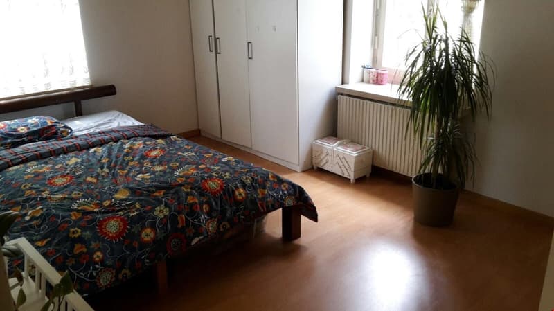 Geräumiges, helles Schlafzimmer