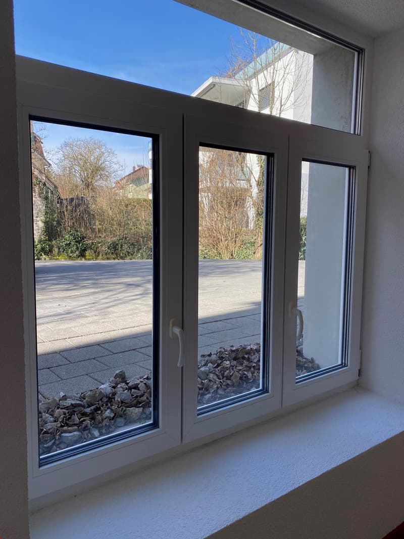 Blick aus dem Schlafzimmerfenster in den Hinterhof in Richtung Bächlein