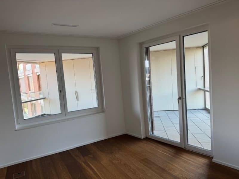 À partir du 1.10. - Appartement stylé de 3.5 pièces avec 95 m2 et grande loggia de 35 m2, au 8e étage (16)