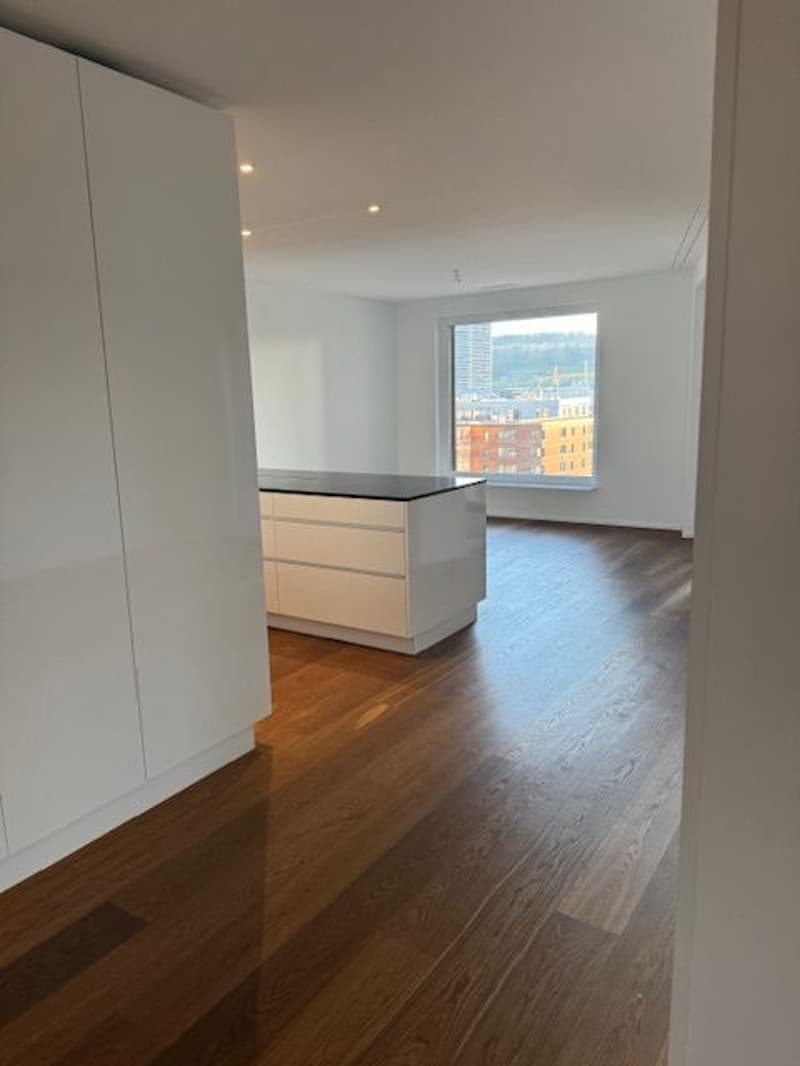 À partir du 1.10. - Appartement stylé de 3.5 pièces avec 95 m2 et grande loggia de 35 m2, au 8e étage (8)