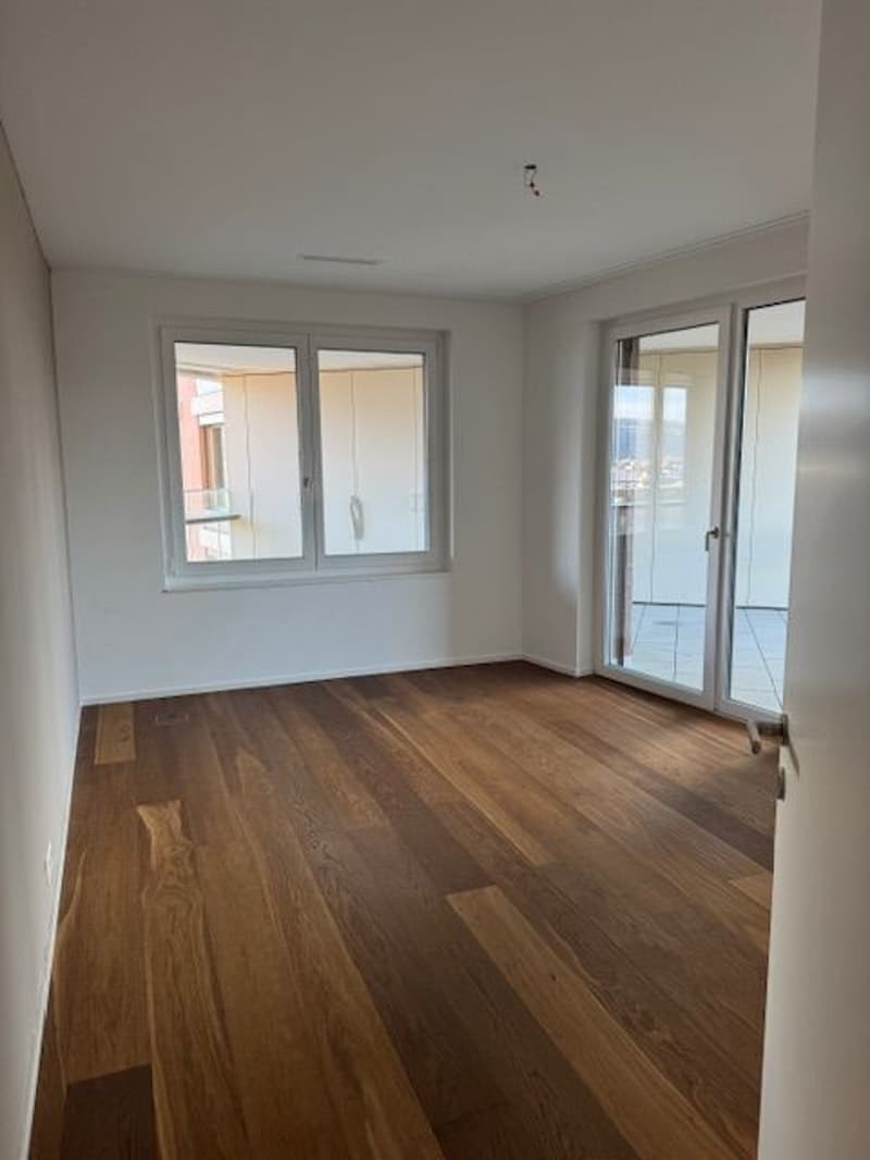 À partir du 1.10. - Appartement stylé de 3.5 pièces avec 95 m2 et grande loggia de 35 m2, au 8e étage (15)