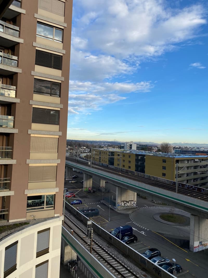 Toller Ausblick in alle Richtungen, viel Platz zum Verweilen und Geniessen