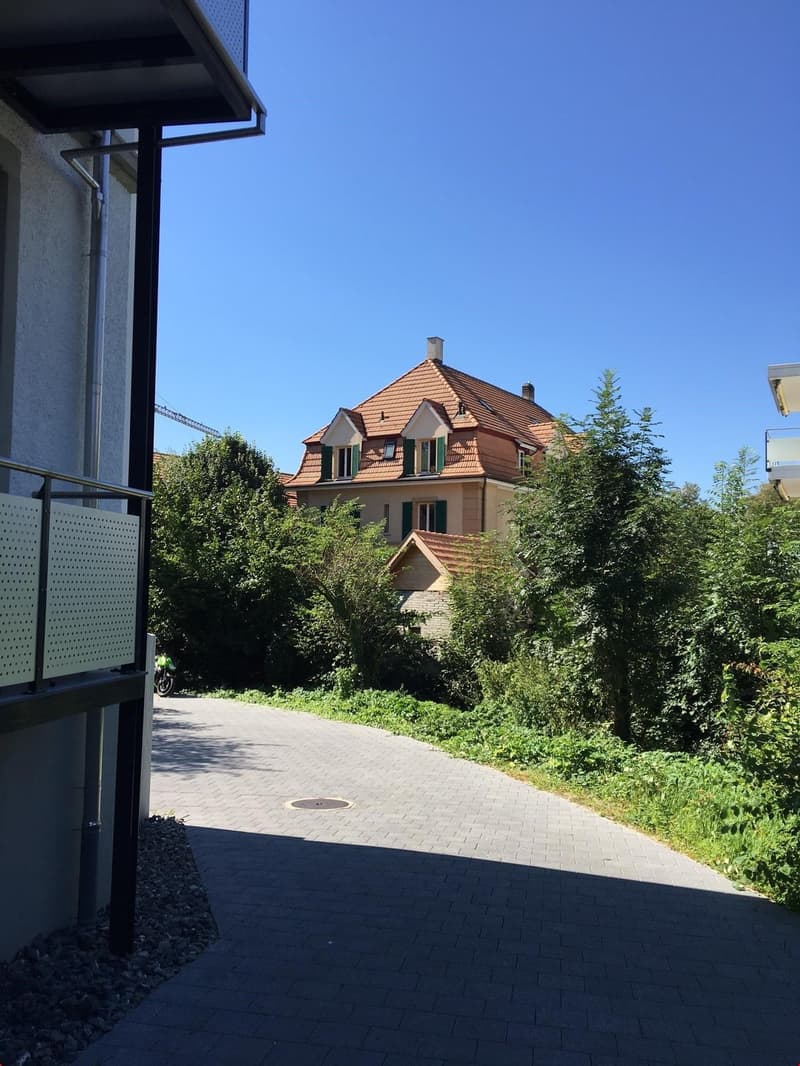Verkehrstechnisch gut gelegen sowie schön eingebettet in die grüne Umgebung