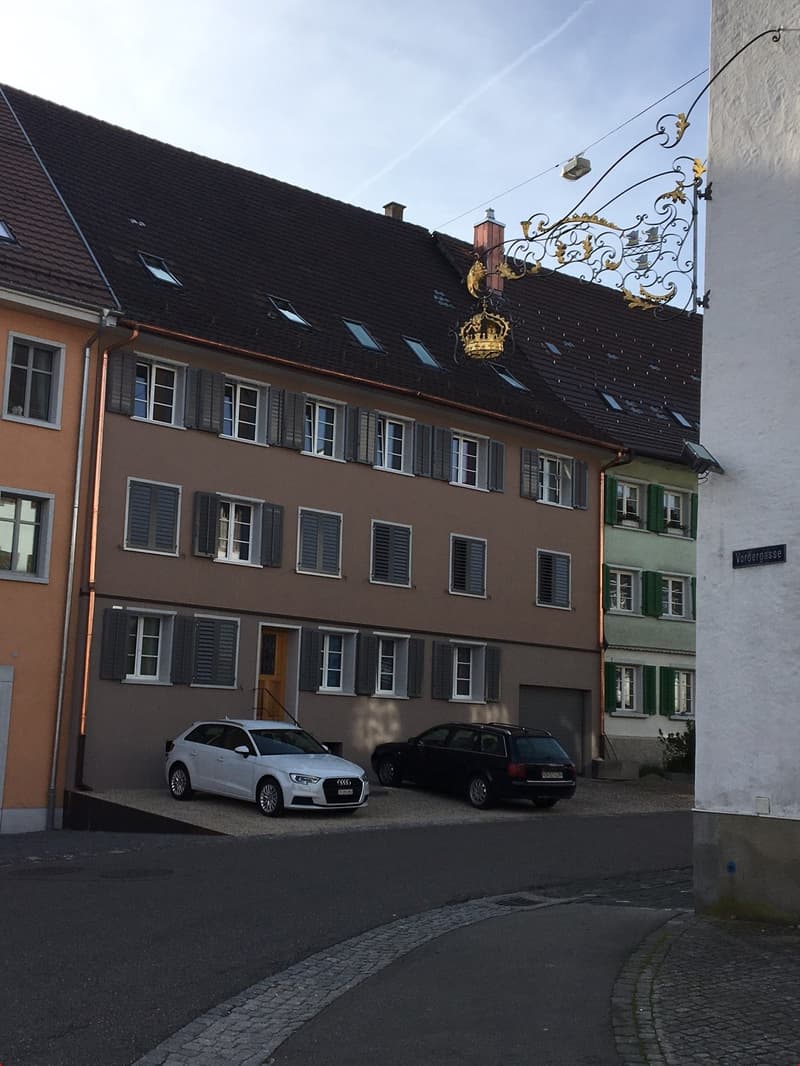 Schöne Fassade des erhabenen Hauses