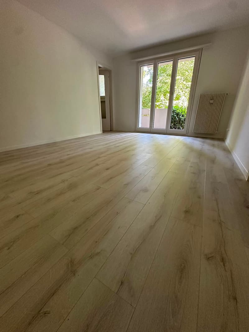 Ab 1.2./1.3. - Schöne 2.5 Zi Wohnung mit Balkon, grosse Einzelgarage (7)