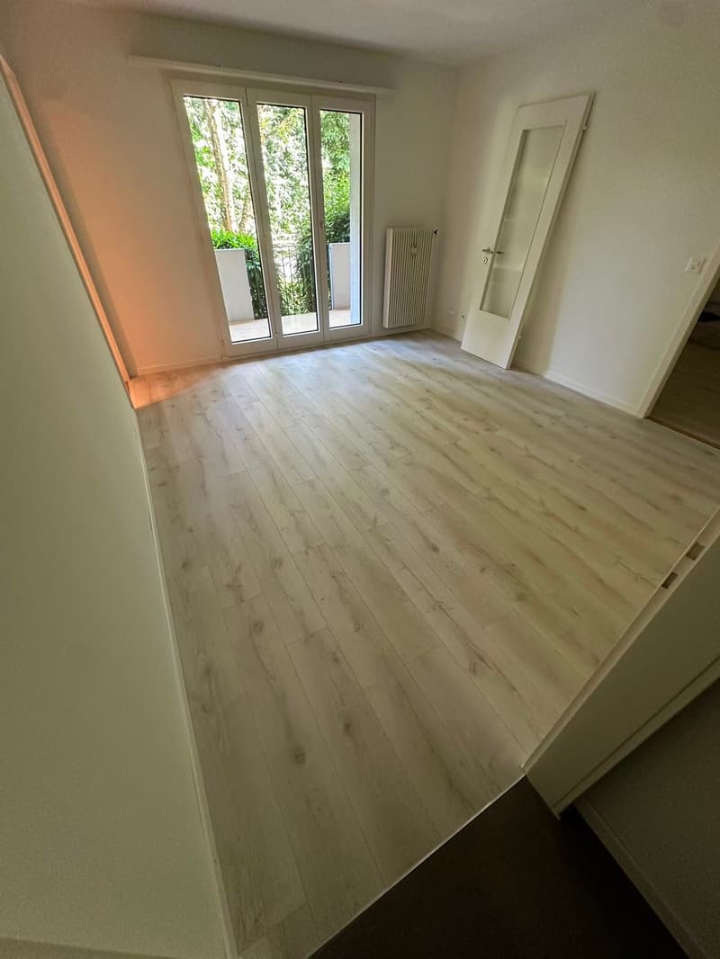 Ab 1.2./1.3. - Schöne 2.5 Zi Wohnung mit Balkon, grosse Einzelgarage (4)