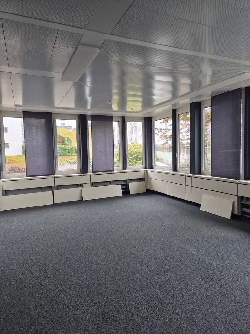 Grosszügige Bürofläche an zentraler Lage - Miete von Teilflächen möglich (2)