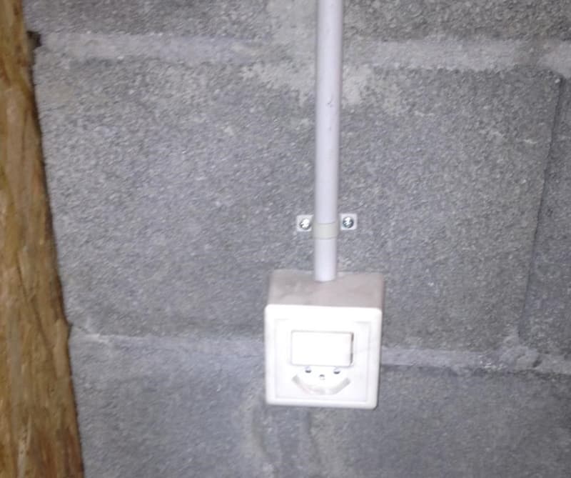 Grosszügige Garage abschliessbar mit Licht, Steckdose, Funksender, etc. (5)