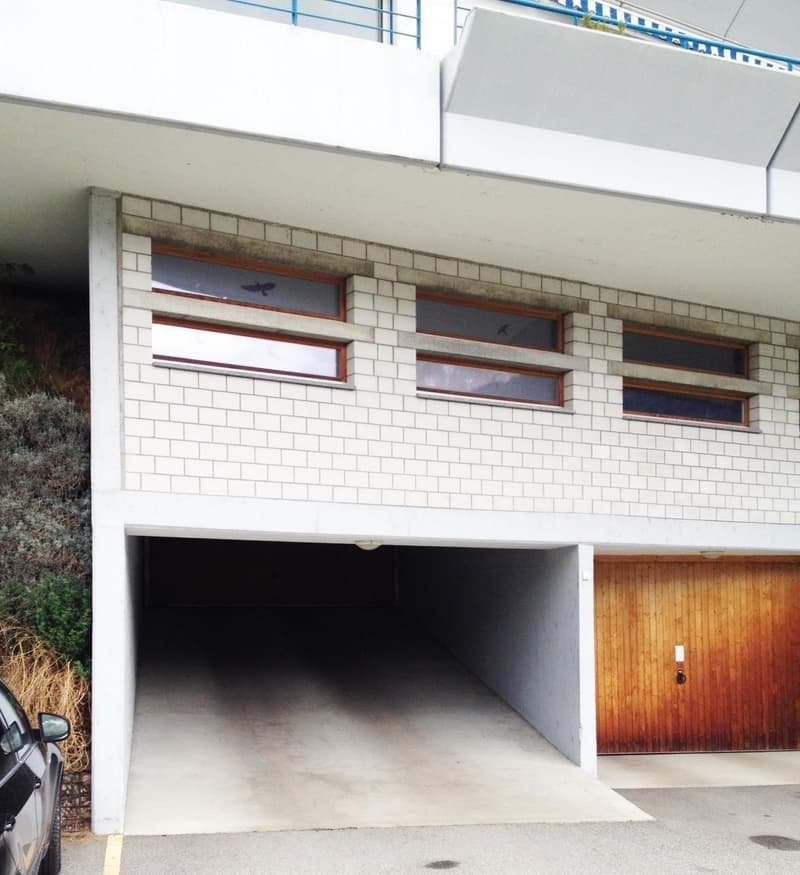 Grosszügige Garage abschliessbar mit Licht, Steckdose, Funksender, etc. (9)