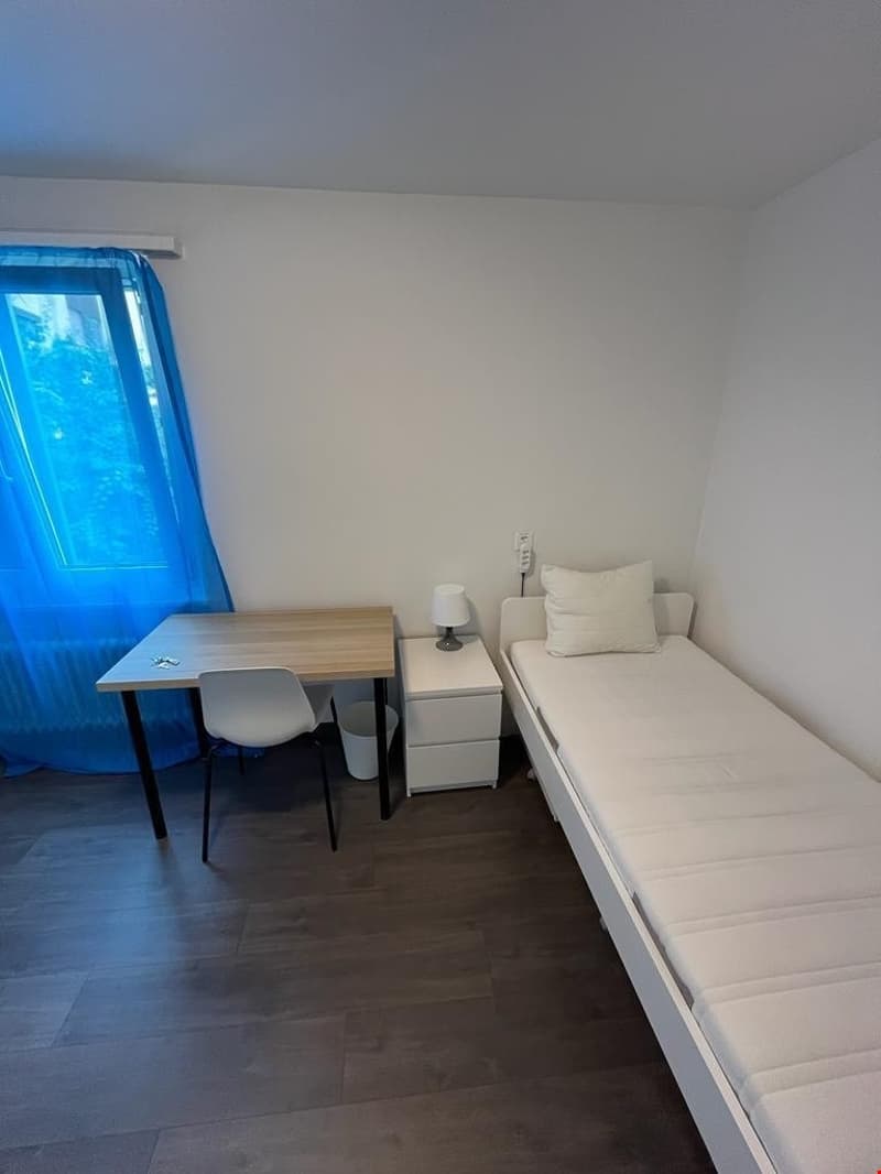 «WG-Zimmer inkl. Möbel, Strom und Internet - Mitten in Visp» (4)