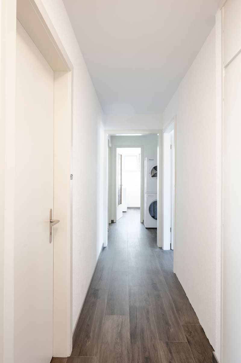 "WG-Zimmer mit eigenem Balkon inkl. Möbel, Strom und Internet - Mitten in Visp" (4)