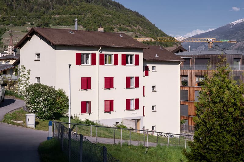 "WG-Zimmer mit eigenem Balkon inkl. Möbel, Strom und Internet - Mitten in Visp" (1)