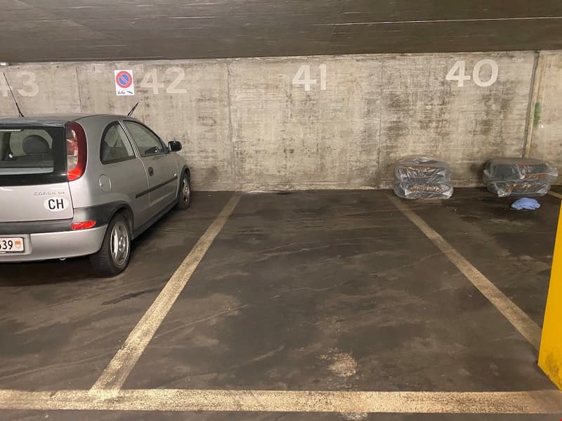 Tiefgaragen - Parkplatz in Lostorf zu vermieten (3)