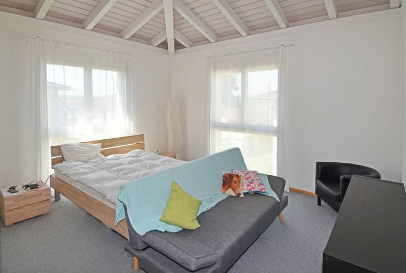 Modern family house with plenty of light, space, and quality of life (9)