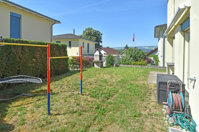 Modern family house with plenty of light, space, and quality of life (2)