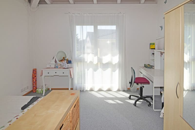 Modern family house with plenty of light, space, and quality of life (8)