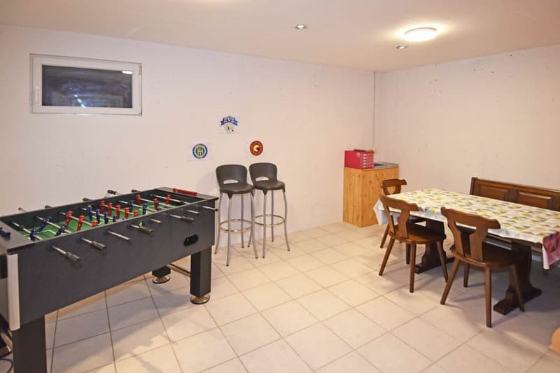 Modern family house with plenty of light, space, and quality of life (12)