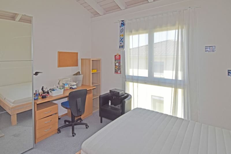 Modern family house with plenty of light, space, and quality of life (10)
