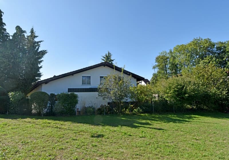 Freistehendes Einfamilienhaus mit idyllischem Garten (1)