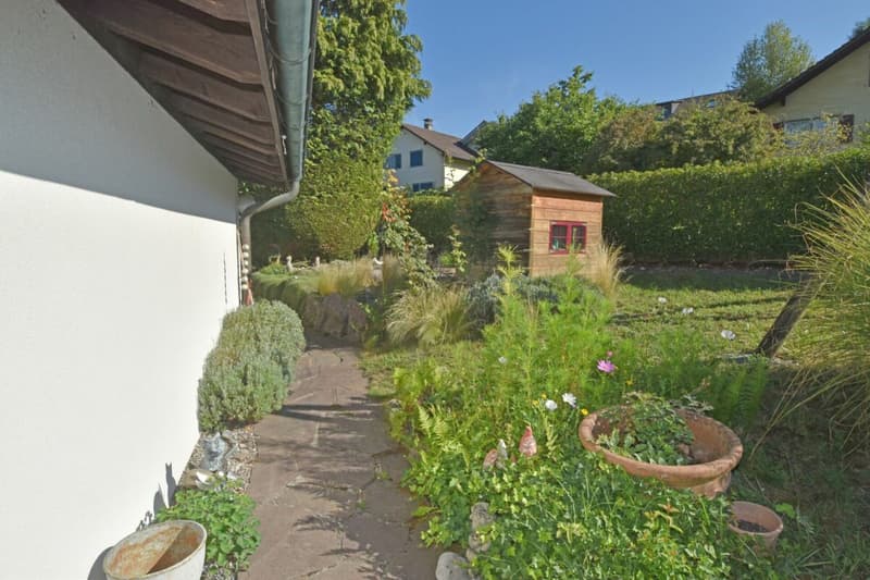 Freistehendes Einfamilienhaus mit idyllischem Garten (9)