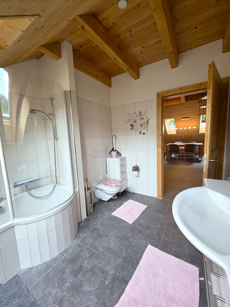 Naturnahes Wohnen unter dem Dach – stilvolle 4.5-Zi-Wohnung mit Flair (11)