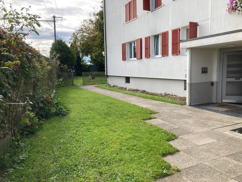 Ampio, luminoso, parzialmente ristrutturato appartamento di 4,5 locali (6)