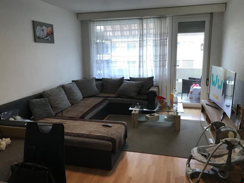 Total sanierte 3.5 Zimmerwohnung an zentraler Lage (2)