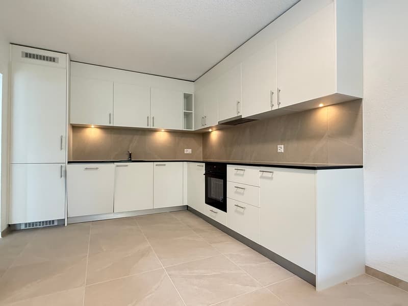 ERSTVERMIETUNG nach Sanierung: 4.5-Zi-Wohnung mit Balkon im Eigentumsstandart (1)