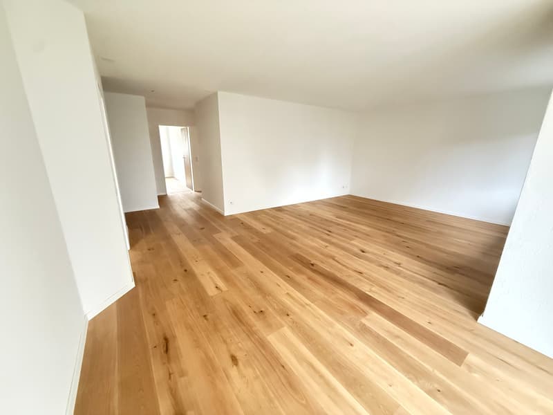 ERSTVERMIETUNG nach Sanierung: 4.5-Zi-Wohnung mit Balkon im Eigentumsstandart (4)