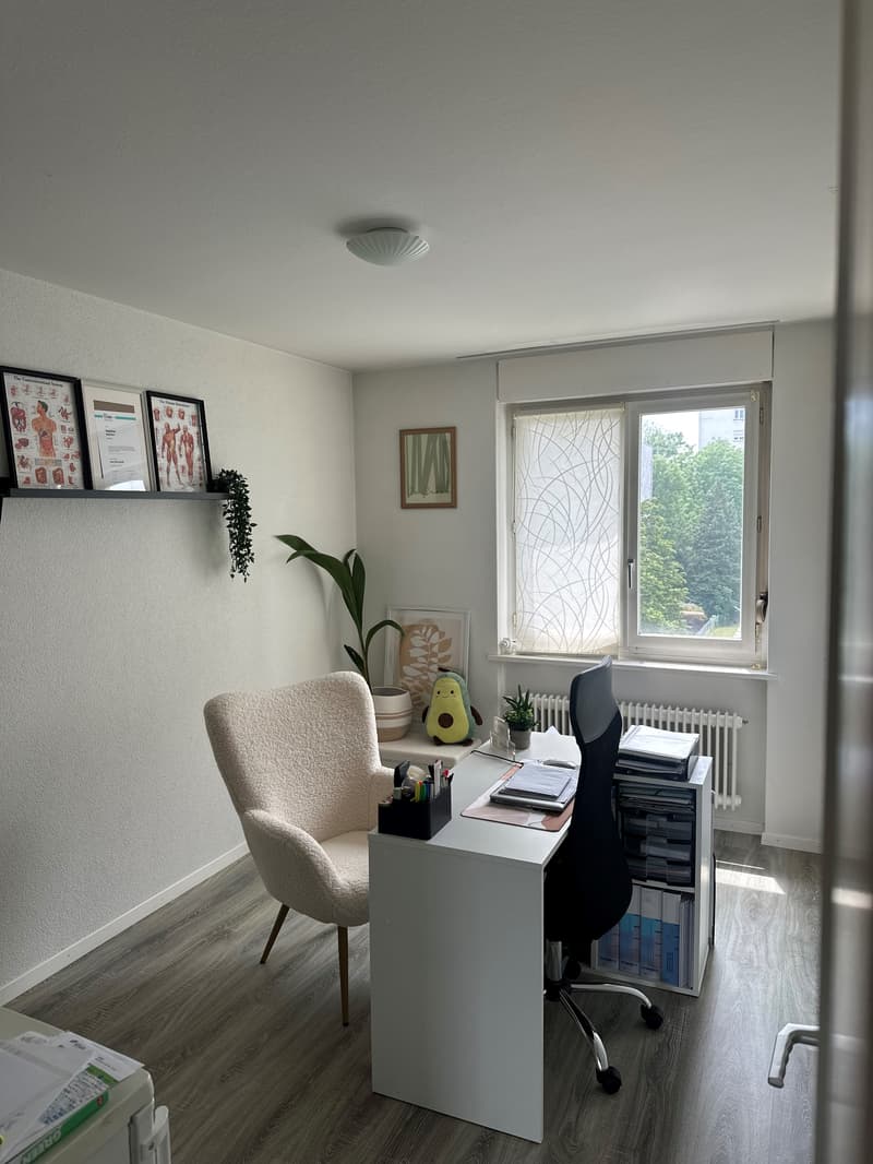 Helle 3.5-Zimmerwohnung mit zwei Balkonen in Biel (8)