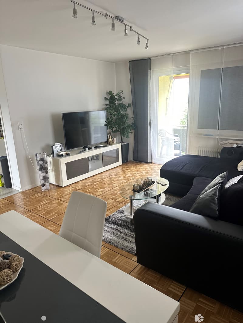 Helle 3.5-Zimmerwohnung mit zwei Balkonen in Biel (3)