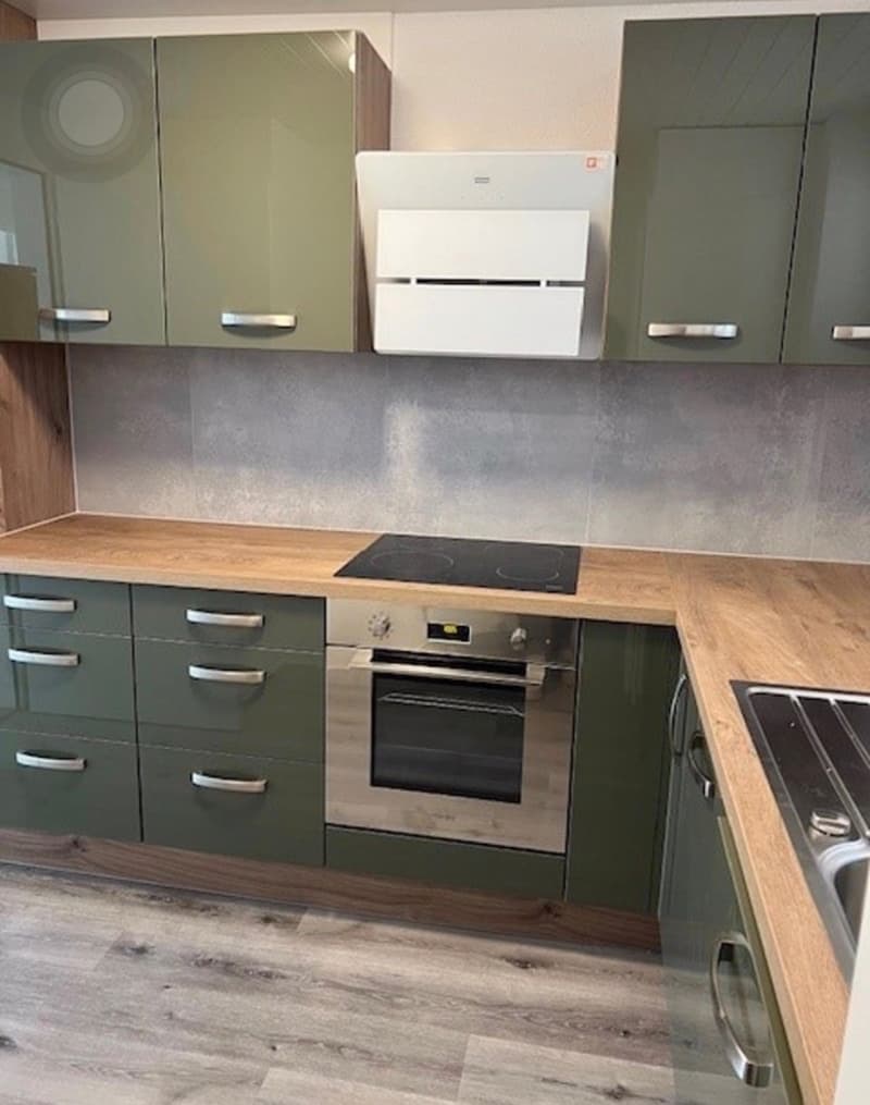 Appartement de charme 3 pièces avec rénovation moderne à Biel (2)