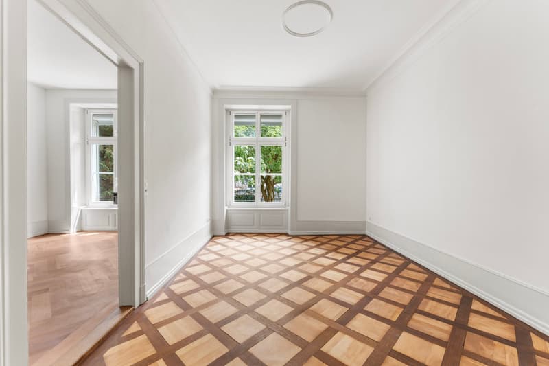Appartement de style dans un immeuble ancien avec jardin privé dans un emplacement central à Biel (7)