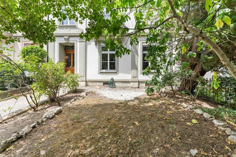 Stilvolle Altbauwohnung mit eigenem Garten an zentraler Lage in Biel (1)