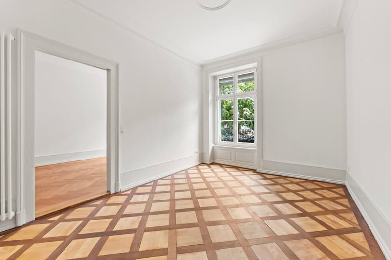 Appartement de vieux bâtiment stylé avec jardin privé en centre-ville de Biel (9)