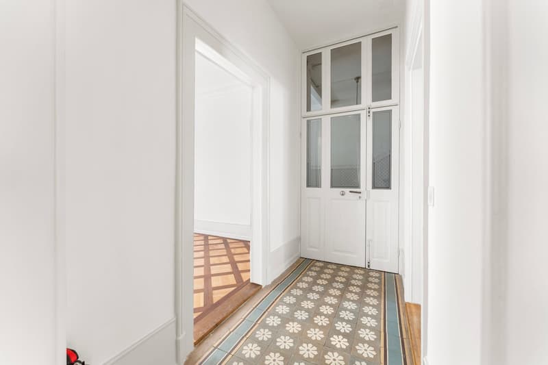 Appartement de vieux bâtiment stylé avec jardin privé en centre-ville de Biel (3)