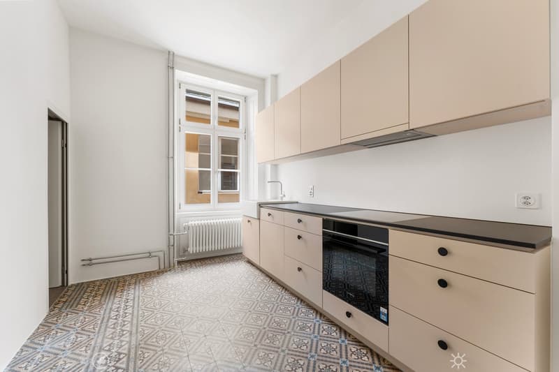 Stilvoll sanierte Altbauwohnung mit eigenem Garten an zentraler Lage in Biel (4)