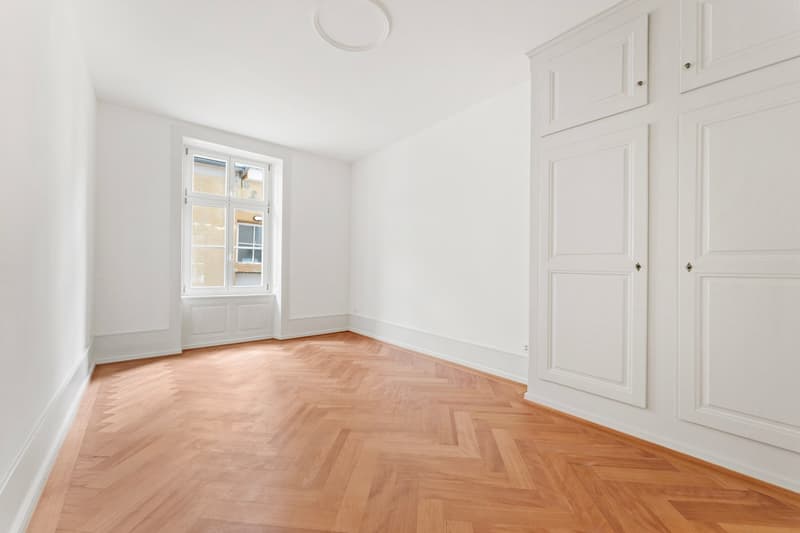 Appartement de vieux bâtiment stylé avec jardin privé en centre-ville de Biel (10)