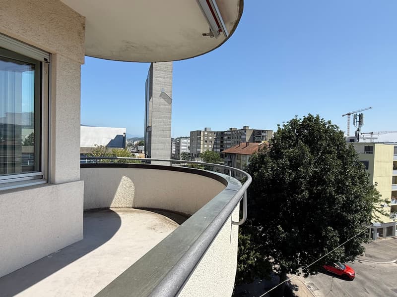 Grosszügige 2.5-Zimmerwohnung mit Balkon im Herzen von Biel (12)