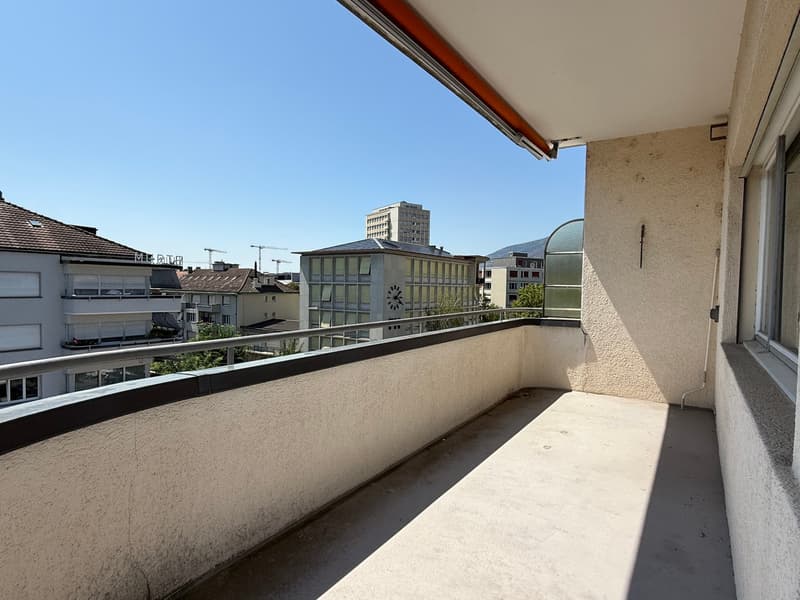 Grosszügige 2.5-Zimmerwohnung mit Balkon im Herzen von Biel (11)