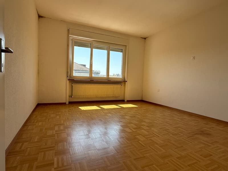 Grosszügige 2.5-Zimmerwohnung mit Balkon im Herzen von Biel (9)