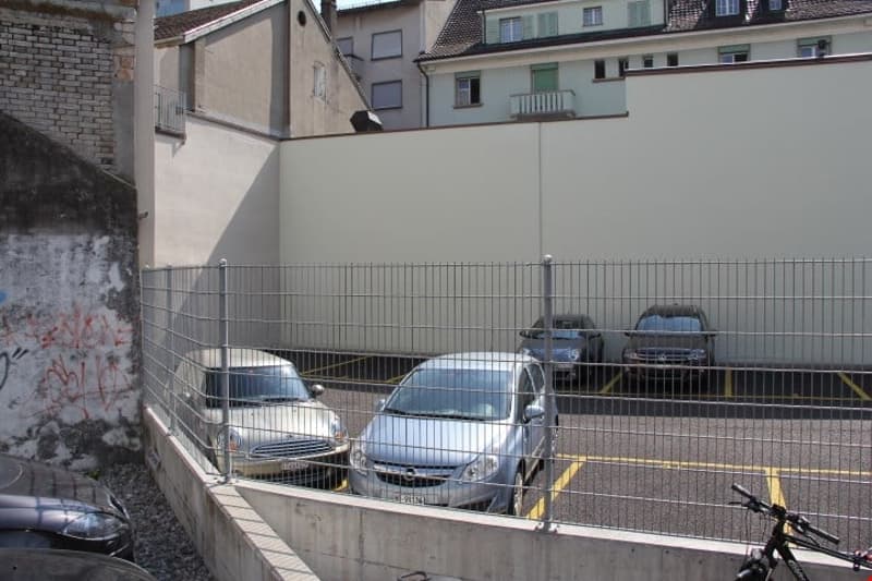 Parcheggio in un'area sicura nel cuore di Biel Bienne (2)
