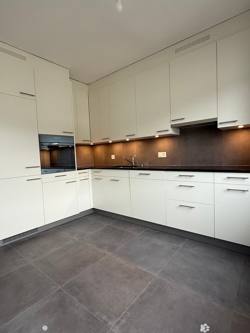 Stillvolle zentral gelegene 3.5-Zimmerwohnung mit grossem Balkon (3)