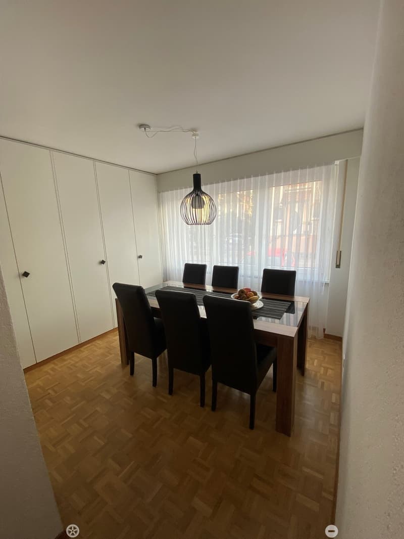 Essecke. Achtung Musterfoto