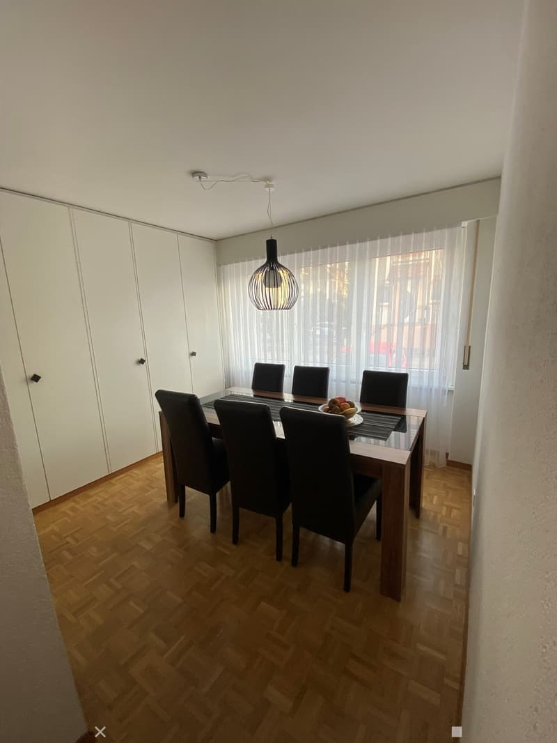 Essecke. Achtung Musterfoto