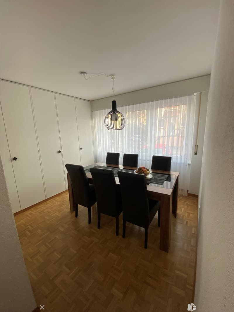 Essecke. Achtung Musterfoto