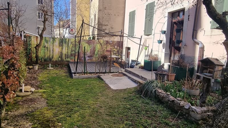 4 pièces lumineux de 100 m² au 3ème étage – rénové avec 2 salles de bains (7)