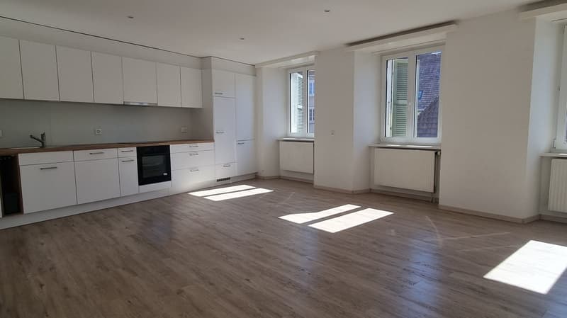 4 pièces lumineux de 100 m² au 3ème étage – rénové avec 2 salles de bains (1)
