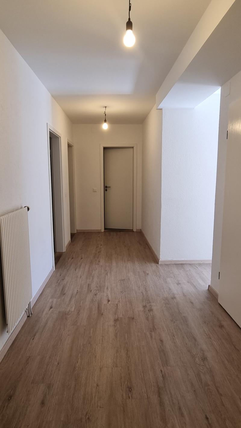 4 pièces lumineux de 100 m² au 3ème étage – rénové avec 2 salles de bains (4)